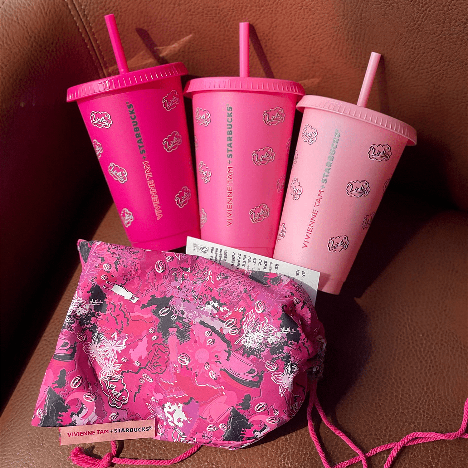 PRE ORDER  2023 China VIVIENNE TAM X Starbucks Love Pink Sippy Plastic Cup Set 16oz