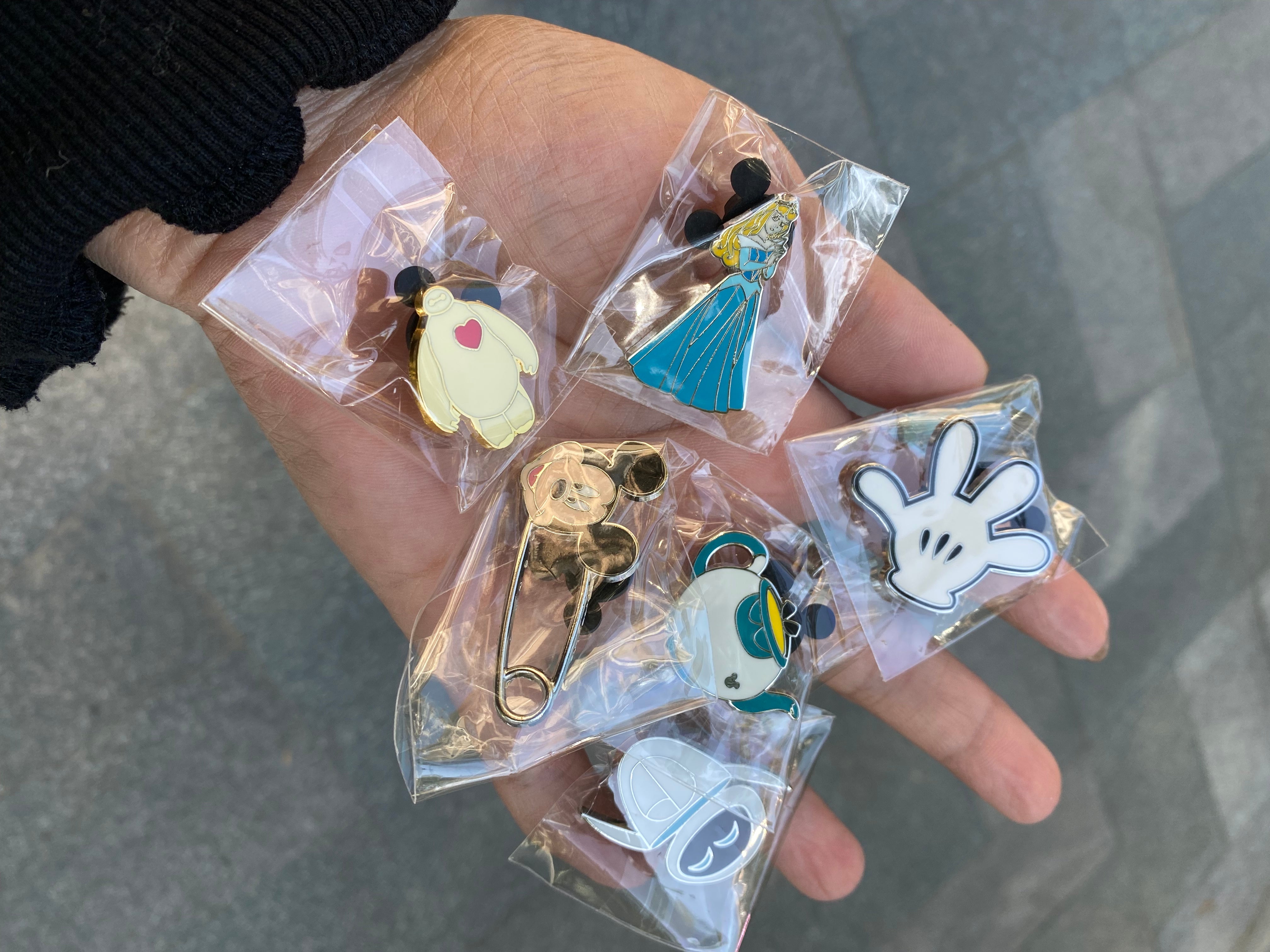 Disney Pins Trading 50 Mix Random Pin Lot No Duplicates Tradable Pendant Brooch