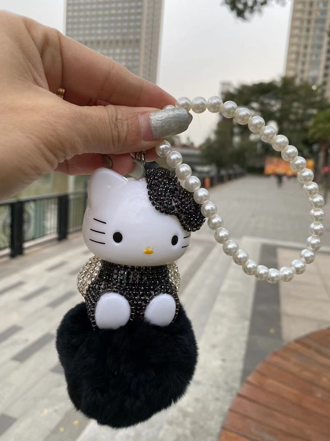 Hello Kitty Cute Pendant Hair Ball With Glitter Crystals Car Accessories