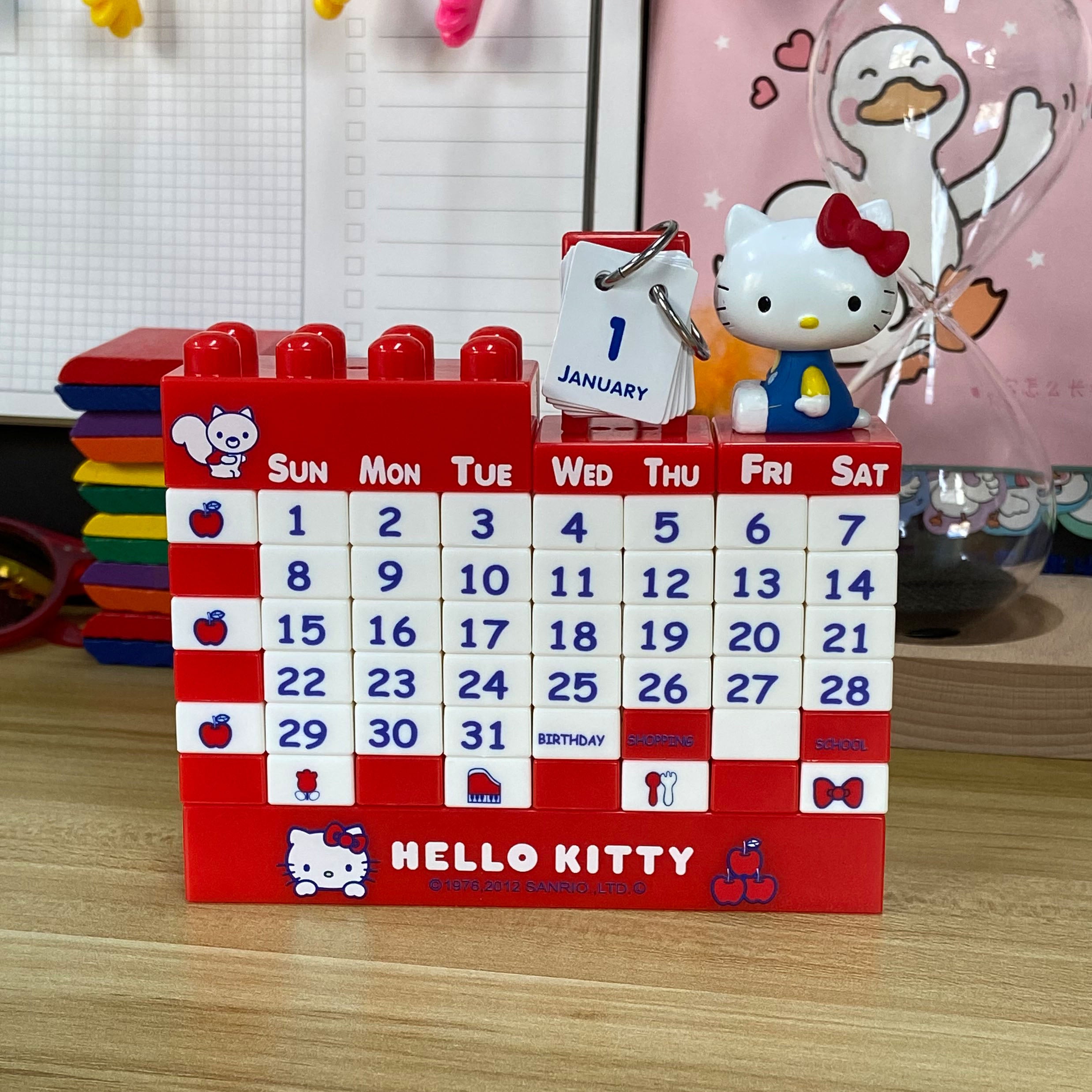 Hello Kitty Cute Three-Dimensional Desktop Calendar Pink / Red