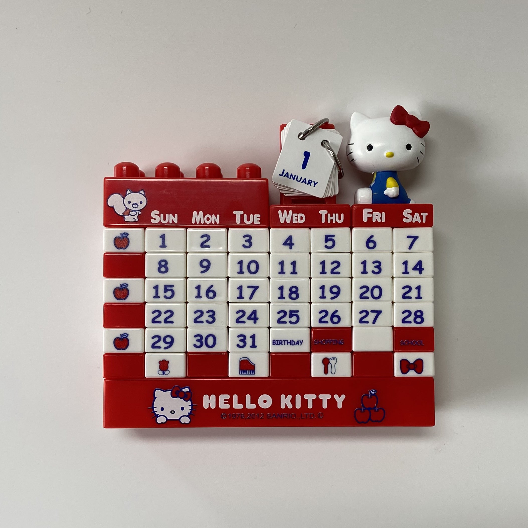 Hello Kitty Cute Three-Dimensional Desktop Calendar Pink / Red