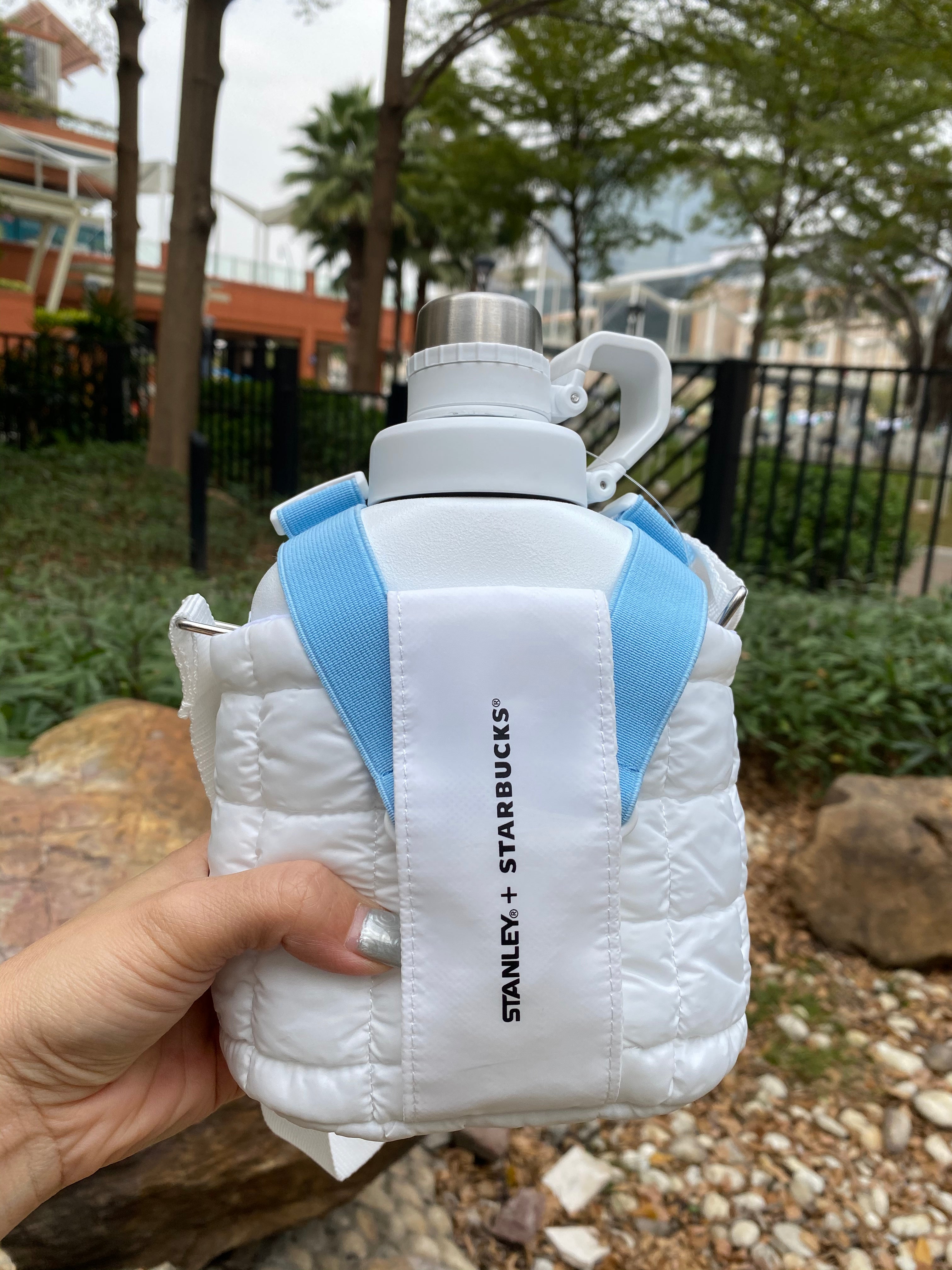 Starbucks X Stanley 2021 China Christmas Snow Mountain 37oz Water Bottle & Carry Bag